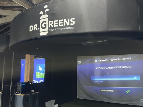 A finished bay under the round Dr. Greens topper, the screen still setting up